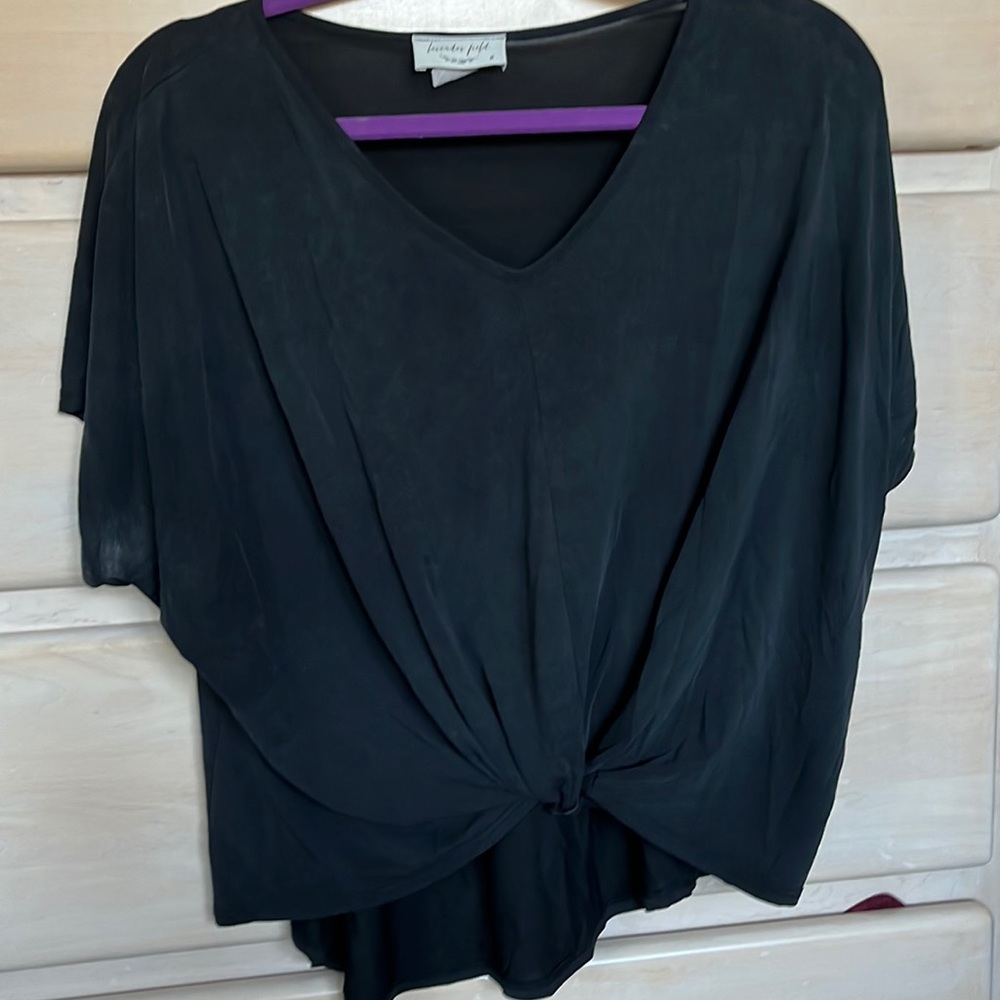 Cute black top with knot